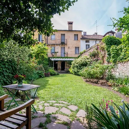 Portico Rosso Bed & Breakfast 2*